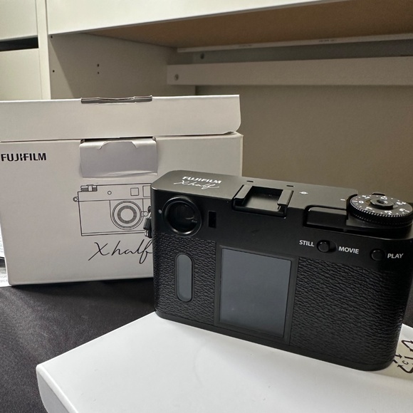 Fujifilm X hlaf camera 📷 (98% like new can negotiate) - Picture 3 of 6
